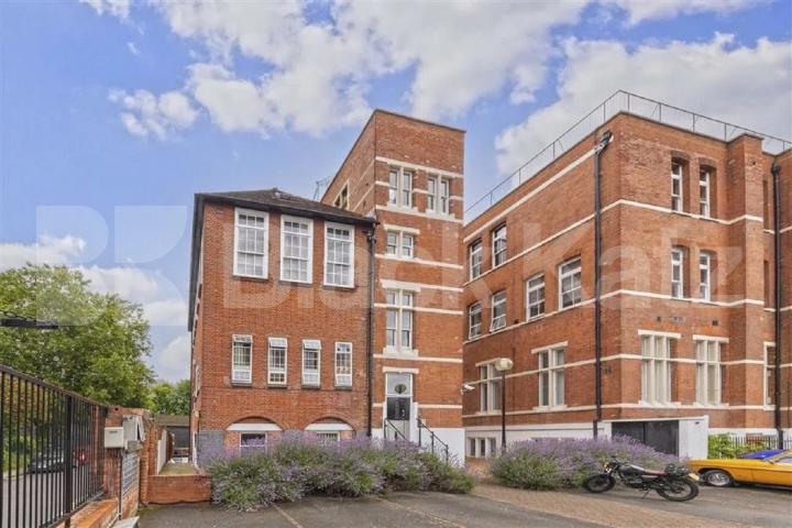 1200 Sq.Ft of living & entertaining space Charlotte Court Old Kent Road, Borough